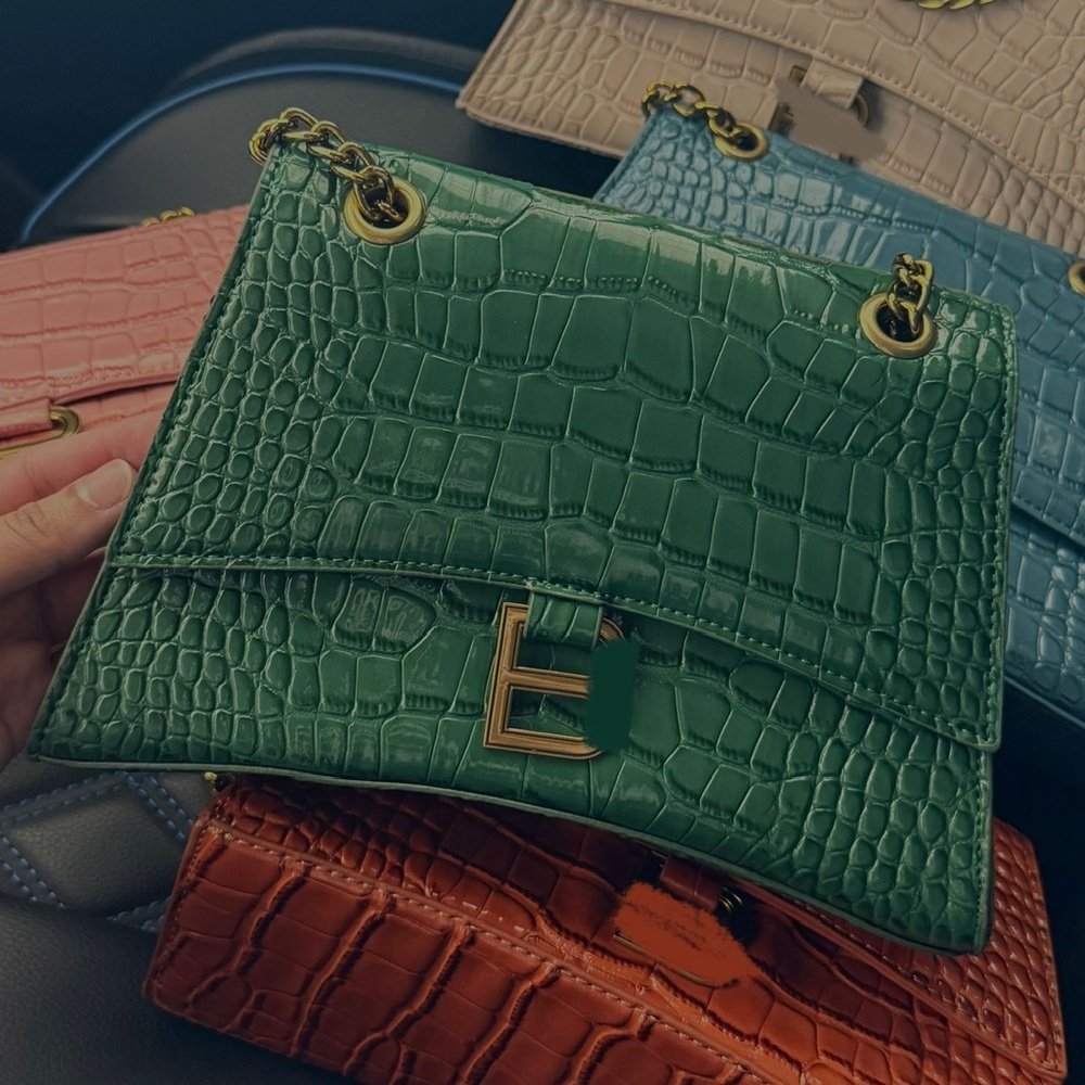 ❗️SALE❗️New “B” green/gold fashion shoulder/crossbody bag